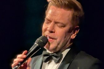 Las Vegas an der Elbe: Tom Gaebel posaunt in Dresden den Swing heraus - Tom Gaebel gilt als der deutsche Frank Sinatra.