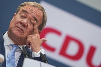 CDU-Kanzlerkandidat Armin Laschet gibt eine Pressekonferenz nach den Gremiensitzungen der Partei nach der Bundestagswahl.