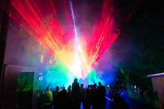 Lasershow zum Auftakt: Icehouse Aue startet in neue Saison - Eine Lasershow gibt es zur Eröffnung der Eislaufsaison am 18. November im Icehouse Aue.