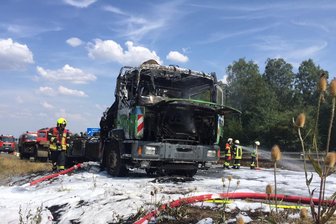 Laster brennt auf A 4 aus -