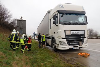 Laster fängt Feuer auf der A4 -