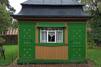 Laubenpiepers Lust im Museum - Die etwas skurrile Kirschbaum-Laube ist 1924 in Chemnitz als sogenannter Eigenbau im Kleingartenverein "Kirschbaum" errichtet worden. Heute steht sie im Deutschen Kleingärtnermuseum in Leipzig. 