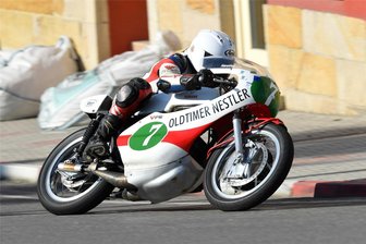Lauenhainer Motorradpilot ist Tschechischer Meister - Wenn in Tschechien kein Meisterschaftsrennen ansteht, fährt Moritz Nestler gern einmal "klassisch".
