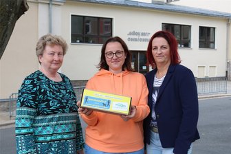 Lauf an Eibenstocker Schule für das Miteinander und die Klassenkasse - Maya Bretschneider, Katrin Wagner und Annett Benkert (v. l.) engagieren sich für den Spendenlauf der Oberschule.