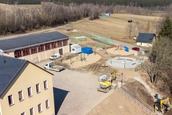 Laufbahn, Bolzplatz, Amphitheater: Schulgelände in Rothenkirchen nimmt Form an - 