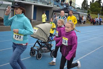 Laufen für den guten Zweck: Spendenlauf in Mittweida - Im Stadion am Schwanenteich können sich Läufer jeder Altersgruppe beteiligen.