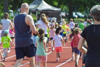 Laufend gegen Krebs in Chemnitz: Benefizlauf im Eissportzentrum - Bei Laufend gegen Krebs beteiligten sich im vergangenen Jahr zahlreiche Menschen.