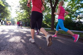 Lauftipps in Chemnitz nur für Frauen: Was Extrem-Sportlerinnen vor dem Kulturhauptstadt-Marathon raten - Lauftipps von Profis explizit für Frauen gibt es am Mittwoch, 26. März bei der AOK in Chemnitz an der Müllerstraße.