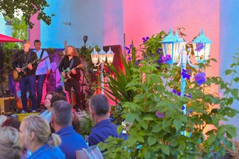 Lauschig und rockig: Start für die Reichenbacher Gartenkonzert-Saison - Blick in den Zenker-Garten, am Freitag startet die Konzertsaison.