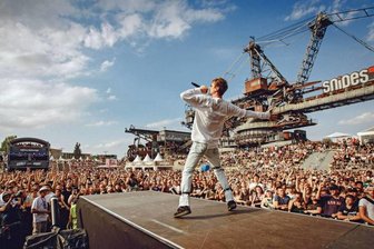 Die eiserne Stadt Ferropolis bei Gräfenhainichen hat sich zu einer ersten Adresse für Open-Air-Festivals gemausert. Dieses Jahr ist sie wieder dreimal am Start - mit "Melt" (08. bis 11. Juni),  "Splash!" (29. Juni bis 01. Juli)  und "Full Force" (23. bis 25. Juni). 