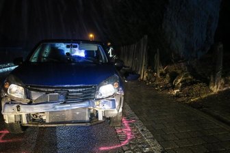 Lauter-Bernsbach: Zaun und Laterne umgefahren - 
