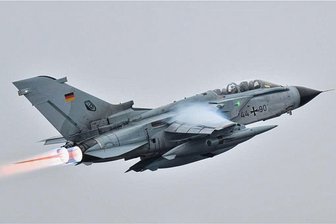 Lauter Knall in Zwickau: Das ist die Ursache - Ein Tornado startet von einem Militärflugplatz. Ein Kampfjet dieses Typs schoss am Mittwoch über Westsachsen hinweg.