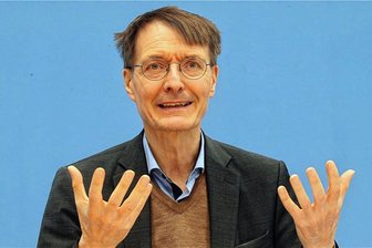 Lauterbachs Krankenhaus-Reform: Bleibt nach Klinik-Kahlschlag im Vogtland nur das Klinikum in Plauen überlebensfähig? - „Nicht die Ökonomie, sondern die Patienten müssen wieder im Mittelpunkt stehen.“ Bundesgesundheitsminister Karl Lauterbach (SPD) hat hehre Ziele seiner Krankenhaus-Reform ausgegeben und versprochen, „flächendeckend eine qualitativ hochwertige Versorgung auch in ländlichen Regionen sicherzustellen“. Wird er sich daran halten?