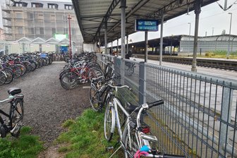 Lautsprecherdurchsagen am Bahnhof Freiberg funktionieren wieder - Am Bahnhof in Freiberg gab es zeitweise keine Durchsagen für Reisende.