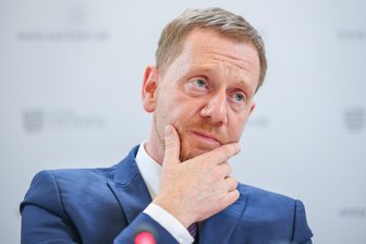 "Lebe so, dass Michael Kretschmer etwas dagegen hätte!" - Sachsens Grüne kontern mit Kraftklub-Zitat - Hat Michael Kretschmer den Grünen mit seinen Aussagen unbeabsichtigt am Ende einen Gefallen getan?