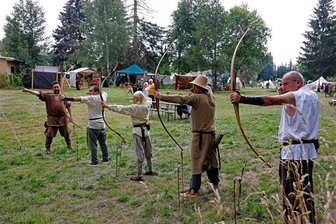 „Leben wie im Mittelalter“ an der Uhlig-Mühle bei Hermsdorf - Auch Bogenschützen werden beim „Leben wie im Mittelalter“ wieder dabei sein.