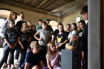 Lebendige Kulisse: Kinder entwickeln Geisterspiel im historischen Schloss Rochlitz -