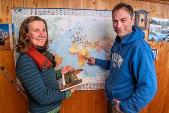 Lebensaufgabe Afrika: Warum zwei Erzgebirger 300 Nähmaschinen in ein Kriegsgebiet bringen - Verlieren trotz der aktuell schwierigen Lage im Kongo nicht ihre Zuversicht: Christine Lickert und Jörg Lehmann aus Sorgau planen für dieses Jahr ihre nächste Reise nach Zentralafrika. Im Gepäck: sieben Tonnen Hilfsgüter.