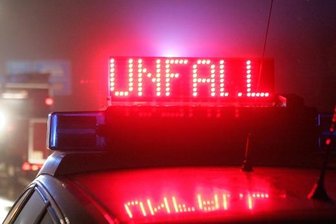 Leblose Person auf A 72 bei Zwickau entdeckt - Eine leblose männliche Person ist am Sonntagmorgen gegen 3.15 Uhr auf der Fahrbahn der A 72 in Fahrtrichtung Chemnitz kurz vor der Anschlussstelle Zwickau-Ost aufgefunden worden.