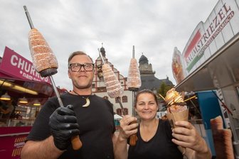 Leckere Speisen an 25 Ständen auf dem Plauener Altmarkt -