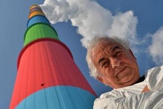 LED-Lichter am Eins-Schornstein werden wieder entfernt - Buren gestaltete das Bauwerk in sieben Farben.