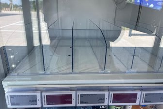 Leere Regale im 24-Stunden-Shop an der A 4 in Lichtenau – Störung behoben - Montagnachmittag im 24-Stunden-Rewe-Shop am Schnellladepark im Olipark Lichtenau: Wraps mit Chicken und Thunfisch für je 2,99 Euro, Sandwiches für 2 Euro, verschiedene Obst- und Gemüsesalate sind ausverkauft. Ein Einzelfall?