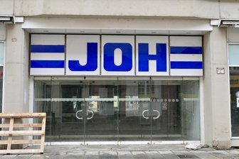 Leerstand in der Zwickauer Innenstadt: Zukunft des Kaufhauses Joh bleibt ungeklärt - Alles leer: Das Kaufhaus Joh in der Zwickauer Hauptstraße im April 2025.