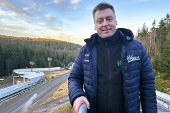 Legendäre Bobbahn Altenberg: Wie sächsische Ingenieure zum deutschen Olympia-Erfolg beigetragen haben - Tom Ahner war früher aktiver Bobfahrer und ist heute Kampfrichter. An der Rennschlitten- und Bobbahn Altenberg kennt er jede Kurve.