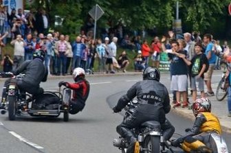 Legenden des Motorsports kommen an Sachsenring - Bei der Sachsenring Classic sind stets Tausende Zuschauer an der Strecke.