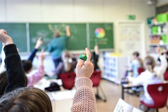 Lehramt-Studenten an der TU Chemnitz: Wohin führt ihr Weg nach dem ersten Staatsexamen? - An der TU Chemnitz gibt es deutlich mehr Bewerber als Studienplätzen für die Ausbildung zum Grundschullehrer. Mehr als 100 haben ihr erstes Staatsexamen seit Kurzem in der Hand.