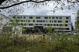 Lehrermangel: An dieser Zwickauer Schule fällt jede dritte Stunde aus - An der Fucikschule fiel im ersten Schulhalbjahr 2023/24 jede dritte Stunde aus. Die Direktorin und die Eltern kämpfen gegen das Problem an.