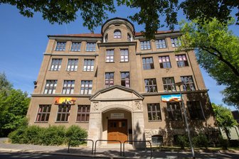 Lehrermangel in Plauener Schule: Droht ein Zeugnis ohne Physiknote? - Die Rückert-Oberschule sucht nach wie vor einen Physiklehrer.