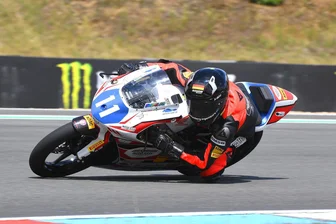 Lehrzeit für Motorradpiloten aus dem Erzgebirge bei Rennen in Tschechien - Robin Siegert machte auch auf dem Masary-Ring in Brno eine gute Figur.