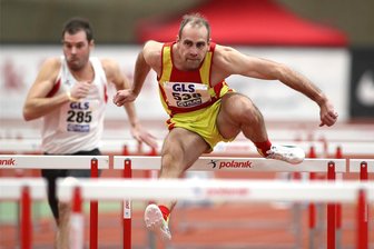 Leichtathlet Matti Herrmann holt ersten Weltmeistertitel im Mehrkampf nach Frankenberg - Über die 110 m Hürden hatte der Frankenberger, hier bei einem älteren Wettkampf in Dortmund, teils mit heftigen Gegenwind zu kämpfen. Trotz eines Widerstands von 2,9 m/s kam er in Göteborg in 16,12 s ins Ziel.