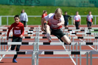 Leichtathleten aus dem Erzgebirge trumpfen an der Elbe auf - Julius Stütz, hier bei einem früheren Wettkampf, gewann beim DSC-Meeting in Dresden über 100 Meter der U 16 und wurde mit der Staffelgemeinschaft Erzgebirge über 4-mal 100 Meter Zweiter.