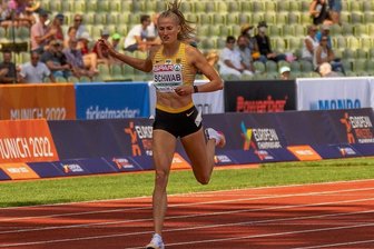 Leichtathletik-EM: Chemnitzerin Corinna Schwab riskiert und bricht ein - Nichts mehr im Tank: Corinna Schwab auf der Ziellinie. 