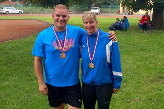 Leichtathletik: Frisch gebackene Weltmeister vor Heimspiel im Erzgebirge - Dennis und Nadine Beck durften sich im tschechischen Lovosice jeweils über Gold freuen.
