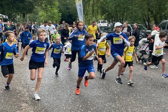 Leichtathletik: Mittweidaer Stadtlauf auch in der Natur ein Erfolg - Mit dem Kinderlauf begann der Stadtlauf in Mittweida. 21 Aktive gingen über die 800 Meter auf die Strecke.