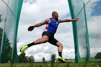 Leichtathletik: Organisator erwartet Rekorde beim „Anwerfen“ in Freiberg - Lukas Schober (Freital-Weißig) ist ein Kandidat für einen Stadionrekord auf dem Platz der Einheit.