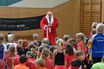 Leichtathletik: Warum der Nikolaus in Gelenau eine Woche früher aufkreuzt - Seit Jahren ist der Nikolaus Stammgast beim LV 90 Erzgebirge.