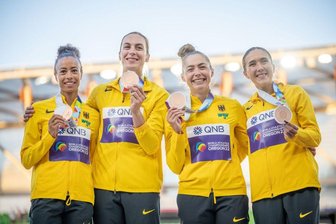 Leichtathletik-WM: Frauen-Staffel mit Rebekka Haase aus Chemnitz holt Bronze - Glücklich in Eugene: Tatjana Pinto (l-r), Alexandra Burghardt, Gina Lückenkemper und Rebekka Haase freuen sich über Bronze.