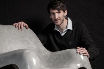 Leichtigkeit des Steins - Lars Schmieder und sein Beton-Sessel.
