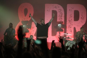 Leidenschaft auf der Bühne: Feine Sahne Fischfilet begeistern in Zwickau - 