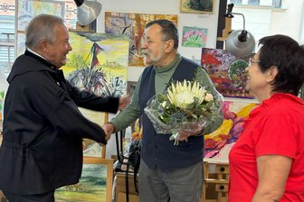 Leidenschaft für Kunst und Tradition: Zwickauer Malzirkel feierte 70-jähriges Bestehen - Der Vorstand des Malzirkels „Steinkohle“ wurde vielfach beglückwünscht.