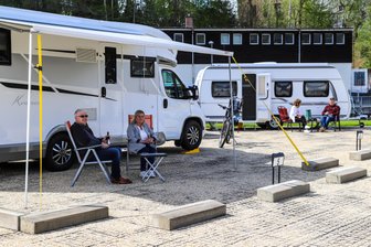 Leihen, kaufen, selber umbauen - die Wohnmobil-Trends 2024 - Die Wohnmobil-Trends 2024 könnten auch für die Camper interessant sein, die es sich vergangenen Sommer an der Mulde in Aue-Bad Schlema gemütlich gemacht haben.