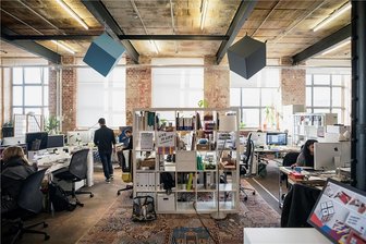 Leipzig baut sich ein eigenes Silicon Valley - Jung, kreativ und dynamisch: In der Spinnerei in Leipzig arbeiten immer zehn Existenzgründer gleichzeitig an der Digitalisierung der Welt.