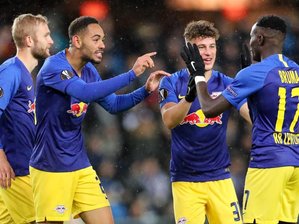 Leipzig wieder auf Kurs: Sieg in Trondheim - Die Leipzig-Profis feiern den 3:0-Auswärtssieg in Trondheim.