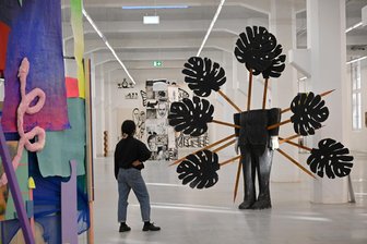 Leipziger Galerien zu Gast im Chemnitzer Wirkbau: Entsteht hier ein neues Kulturzentrum nach Leipziger Vorbild? - Räumliche Arbeiten dominieren in der Ausstellung.