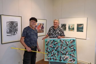 Leipziger Grafikbörse zeigt Kunst in Glauchau - Die Künstler Siegfried Otto Hüttengrund (links) und Uwe Klos sind dabei.