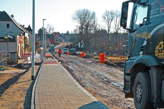 Leipziger Straße in Frankenhausen weiter dicht: Nächste Woche kommt der Asphalt - Die Leipziger Straße in Frankenhausen wird breiter und erhält einen einseitigen Gehweg.